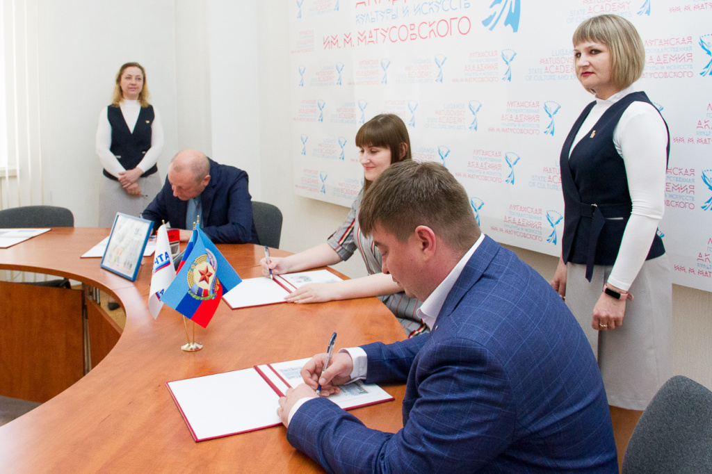 MMM_4906.jpg MMM_4906.jpg