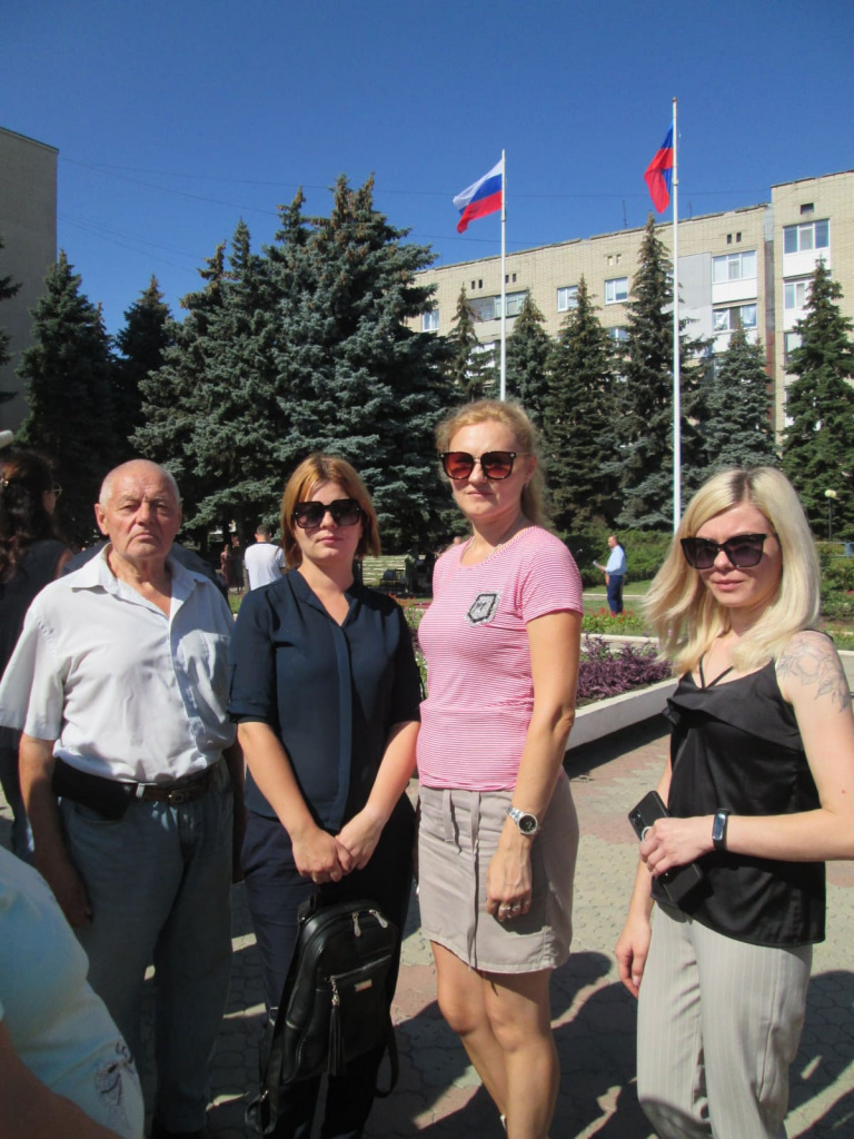 антрацит поднятие флага2.jpg